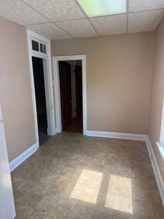 $995 / 1br - 2nd Floor Apartment located on Broadway - HEAT INCLUDED!! (Hagerstown)63896036507266124