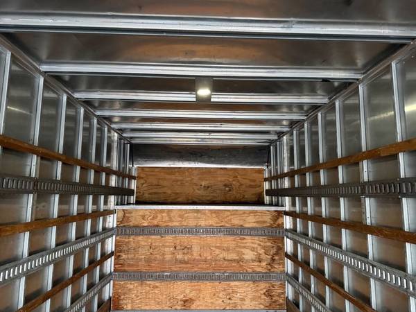 2019 International 4300 26ft - Photo 12