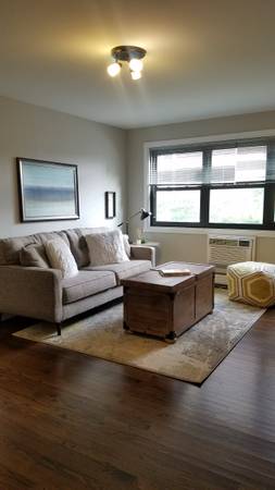 $1,850 / 1br - ¡Unidades reformadas impresionantes! ¡Lavandería en la unidad! (Edgewater)63844191923075122