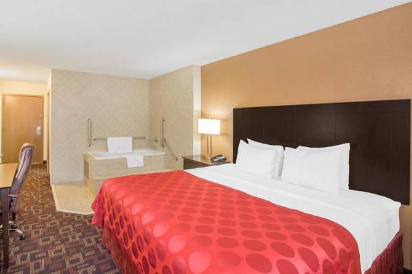 $369 / 1br - Piscina/ jacuzzi de Sky Tree, minibar y microondas con desayuno gratuito (8175 E Skelly Dr, Tulsa, OK)63981980144386121
