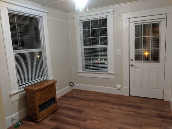 $900 / 1br - Downtown Dunsmuir upper Duplex (Dunsmuir)63678184462723124