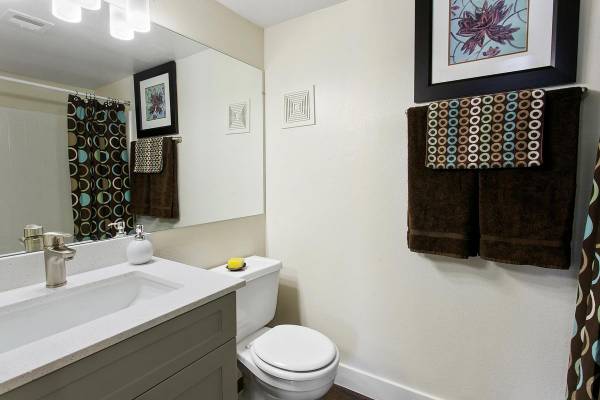 $1,599 / 2br - 950ft2 - Bilingual Staff, Professional and Friendly Staff (West Valley)64024992769537122