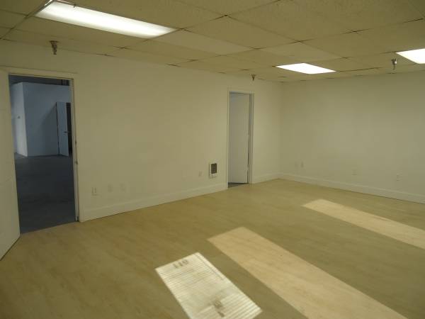 $3,550 / 2500ft2 - 2500 SF (hasta 5000 SF) almacén/oficina en Park 219 - ¡un mes gratis! (Hillsboro)63777140249601123