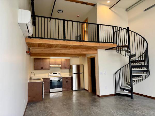 $1,770 / 1br - 647ft2 - AC, Stainless Steel Appliances, High Ceilings, Wood Laminate Flooring (Kern)63831398022403124