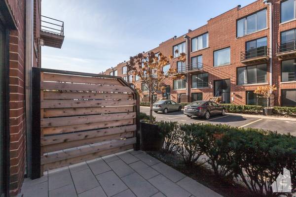 $2,550 / 1br - Fun Time Wrigleyville Location.  1BD Loft Style Apt.  W/D in Unit! (Lakeview)63781441750273123