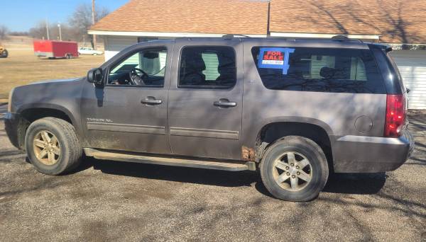 2011 GMC Yukon XL 5.3 V8 4x4 - $3,850 (Marseilles)63618872502529120