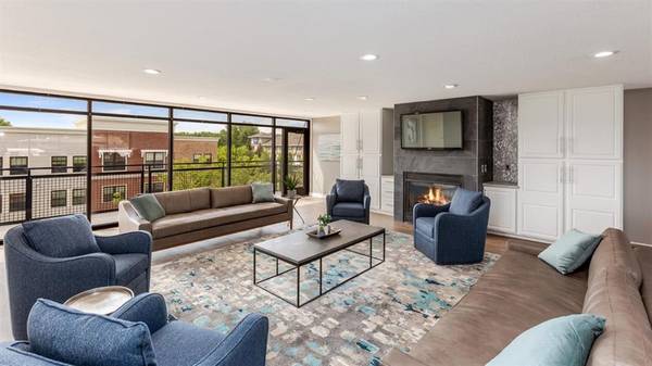 $1,630 / 2br - 1062ft2 - Plano de piso de concepto abierto, pisos de madera dura, aire acondicionado (110 E 1st St, Chaska, MN)63868697953539121