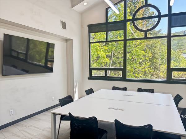 ¡Espacio de sala de reuniones disponible por $274! ¡Ubicación privilegiada! (Park City)63674345866115120