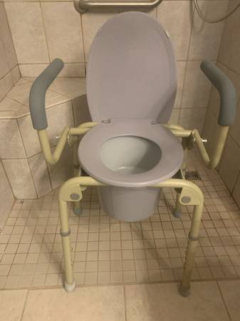Commode with Drop Arms 1