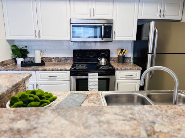 💥 BLACK FRIDAY SPECIAL – Newly Renovated 2BR & 3BR – Move In ASAP! (J 1