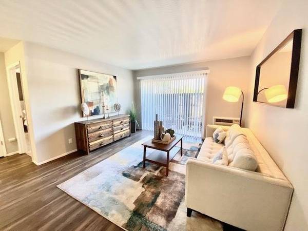 $2,270 / 1br - 640ft2 - Gran comunidad, piso vinílico de tablones, piscina con estilo de resort (dublin / pleasanton / livermore)63658079698817122