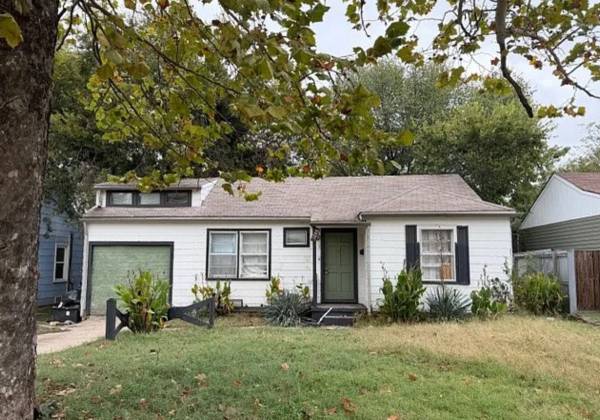 Great potential at aprox 140k-150k ARV make this little diamond sparkle again 1