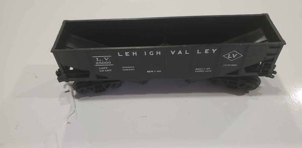 LIONEL #6475 LEHIGH VALLEY HOPPER BLACK. NEEDS ONE COUPLER REPAIR 1
