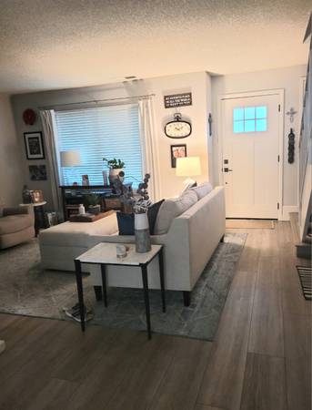 $850 / 3br - 120ft2 - Sunny room for rent available 10/1 (concord / pleasant hill / martinez)63858161867011121