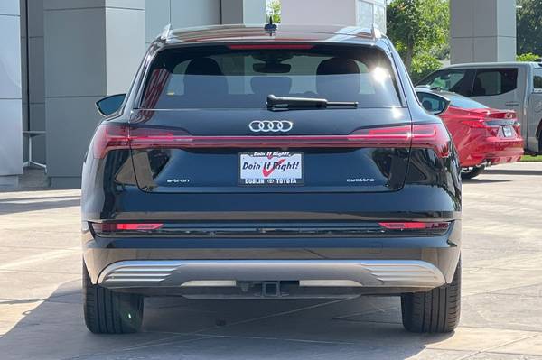 2022 Audi etron suv Black Metallic - $31,800 (_Audi _ _ etron _)63487845755393123