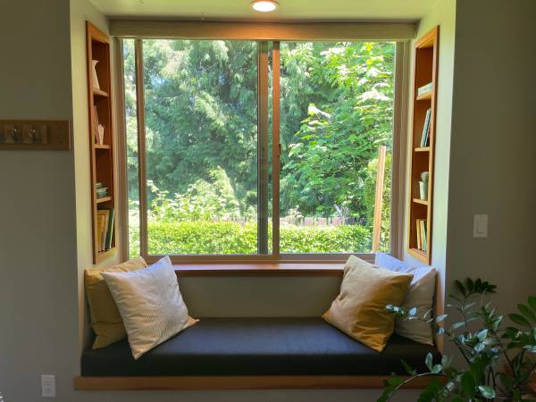 Charming Cedar Cottage - 1BR + Loft, Private Yard & Parking 5