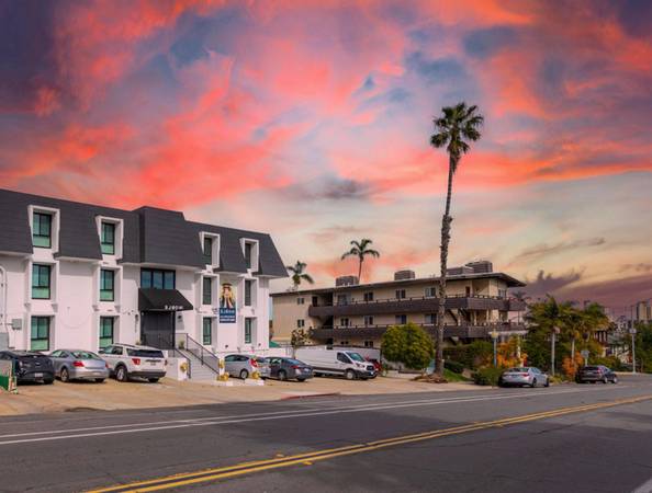 $2,495 / 1br - SCHEDULE & SEE IT ALL! - Onsite Parking + Large Closets and Pantry (Golden Hill)63866050217347121