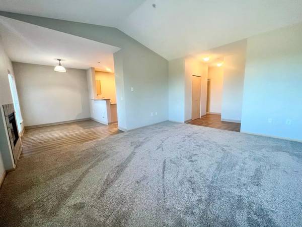 $1,850 / 2br - 966ft2 - Seamless blend of style & comfort: Dive into our 2 BR. (Puyallup - South Hill)63852580316419121