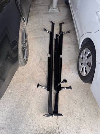 FREE adjustable metal bedrame (Queen/Full) attaches to headboard 1