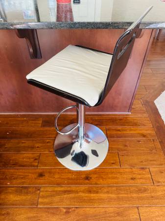 Kitchen counter adjustable bar stools (2) 1