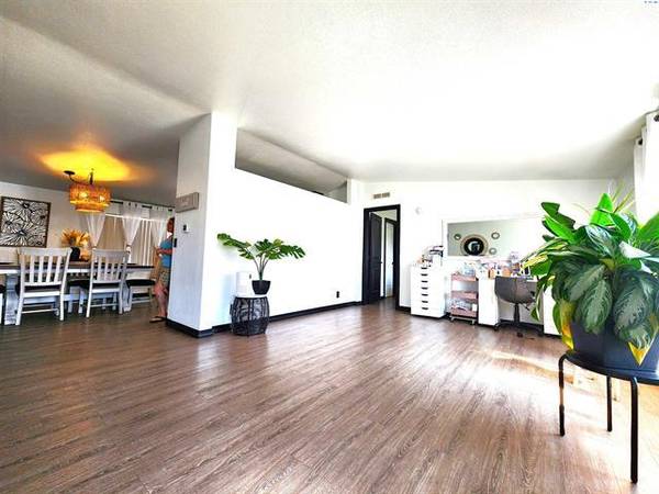 $339,900 / 3br - 1568ft2 - OPEN HOUSE SAT 9/27 & Sun 9/28 @ 11AM-1PM. (Pasco)63821615828483124