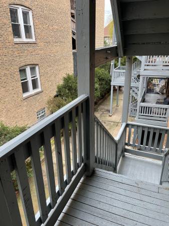 $710 / 2br - 1500ft2 - Roommate wanted to share big sunny apartment (Andersonville)64041648179459122