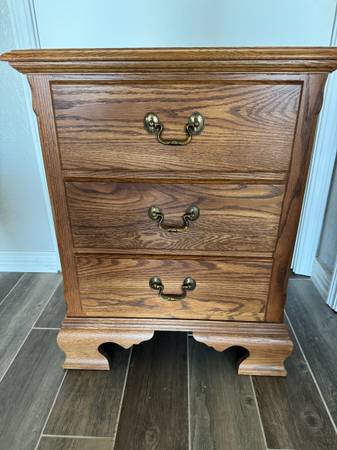 Oak night stand 1