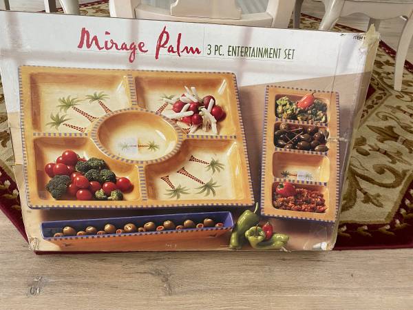 Set of 3 Palm Tree Hand Painted  Serving Pieces NEW IN BOX 1