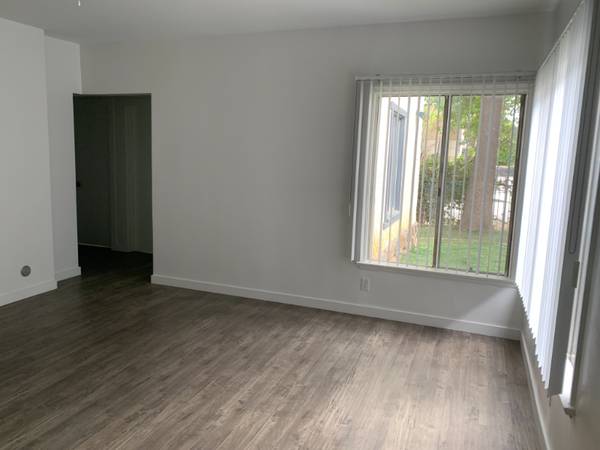 $2400.00 / 2br - 950ft2 - Newly Remodeled 2 Bedroom in Van Nuys!63701166536833120