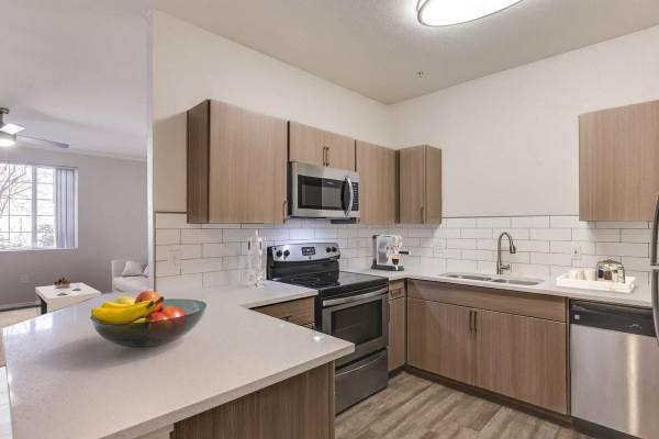 $1,850 / 1br - 916ft2 - Spacious 1 Bedroom 1 Bathroom with Washer and Dryer!63841709311619121