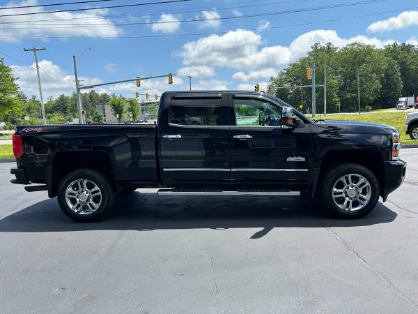 ** 2017 CHEVY SILVERADO 2500HD HIGH COUNTRY CREW CAB 4X4 ** - $24,500 (WALSH TRUCK AND AUTO)63615579724035123