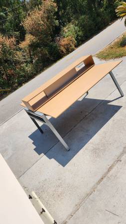 Office desk 1