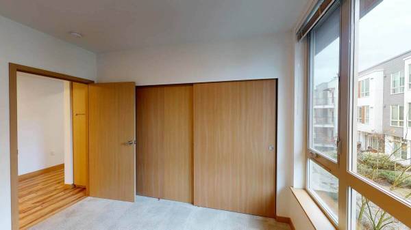 $2,510 / 2br - 975ft2 - 2nd Floor 2x2 w Large Windows and Tons of Natural Light (Seattle)63870756883971122