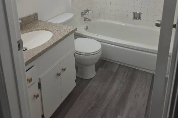 $2,150 / 3br - Charming 3-Bed, 2-Bath Apartment Near Oakland School (oakland downtown)64049800987905121