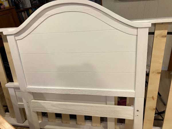 White wood twin bed 1