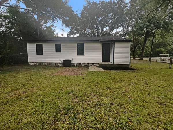 $650 / 3br - 01019ft2 - This property is a must-see for those looking for a well-maintained home (Summerville)64015948047619124