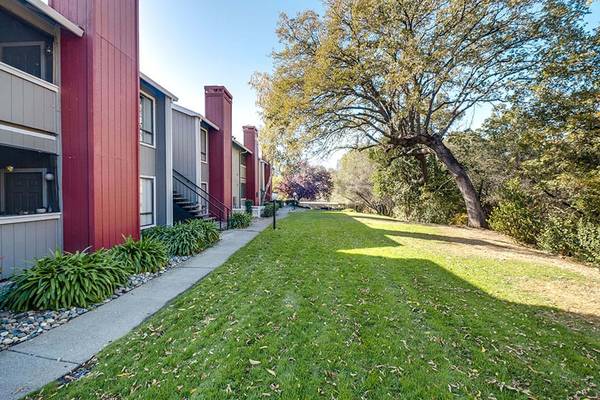 $2,065 / 2br - 840ft2 - Near Nature Trails, Park-Like Setting, 2/bd 1.5/ba (5902 Springview Dr, Rocklin, CA)64043664171011122