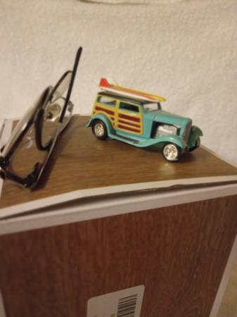 VINTAGE COLLECTIBLE HOT ROD SURF WOODY 1