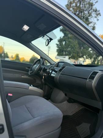 2007 Toyota Pruis Hybrid - $4,400 (Portland)63618518808323124