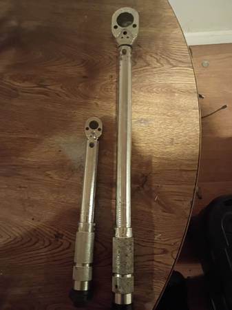 1/4 inch and 1/2 inch torque wrench 1