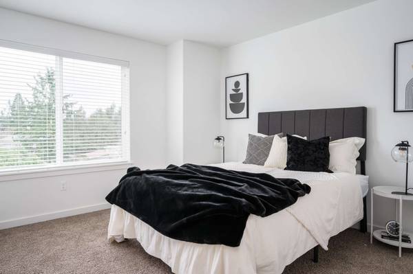 $2,675 / 3br - 1969ft2 - Fabulous 1969 sq ft 3 bed, 3.5 bath in sought-after Oregon City area (Oregon City - Beavercreek)63831770985857124