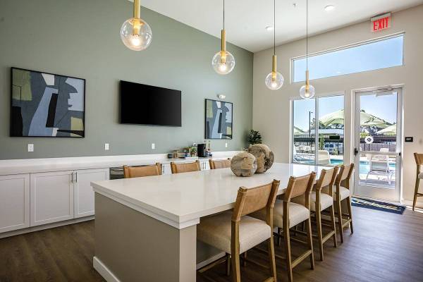 $2,670 / 2br - 1053ft2 - Full-Sized Washer & Dryer, Quartz Countertops, Playground (fairfield / vacaville)63880135134595120