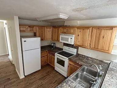 Beautiful Downtown Walk-up Apartment - for Residential 1