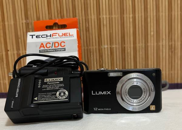 Digital camera 12 Mega Pixels 1