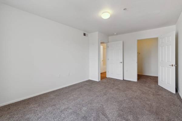 $1,140 / 1br - 608ft2 - Beautiful 1 Bedroom Apartment Home*55+Community*Reserve Today* (Kingman)63618517804033121