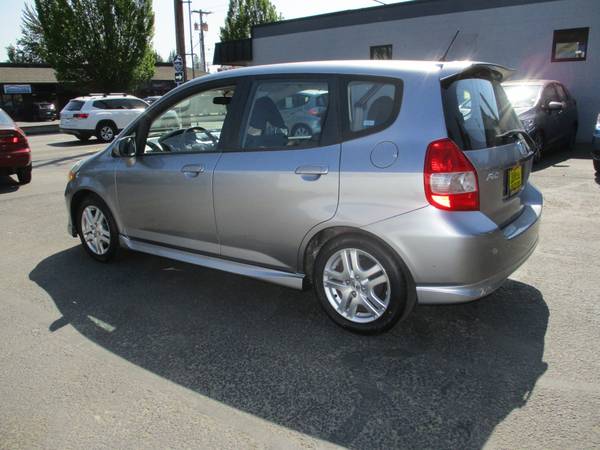 Honda Fit Sport de 5 velocidades de 2007 - $7,995 (ROOSALES - Puyallup)63624449559809123