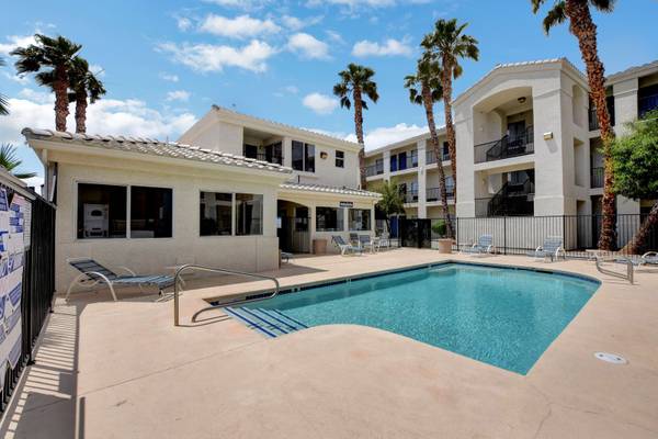 $353 / 1br - 580ft2 - One bedrooms available today! (2200 W. Bonanza Road, Las Vegas, NV)63859499113601122