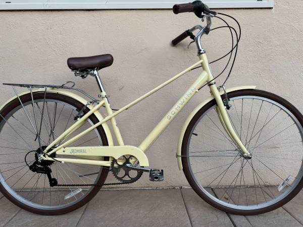 Schwinn ADMIRAL Step-through, Medium. 1