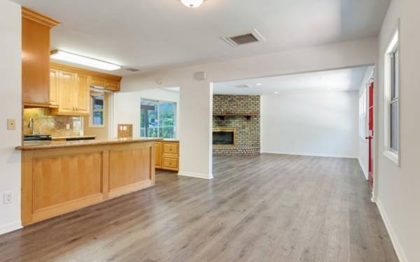 $950 / 2br - Un encantador hogar de 2 habitaciones + 2 baños en alquiler (La Crescenta, CA)63766989825155121