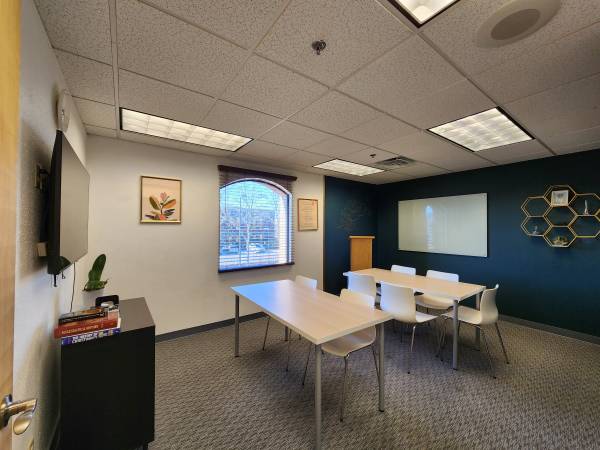 $5,000 / 4240ft2 - Large Office Suite Bluemound Road in Brookfield (Brookfield)64152184993665121